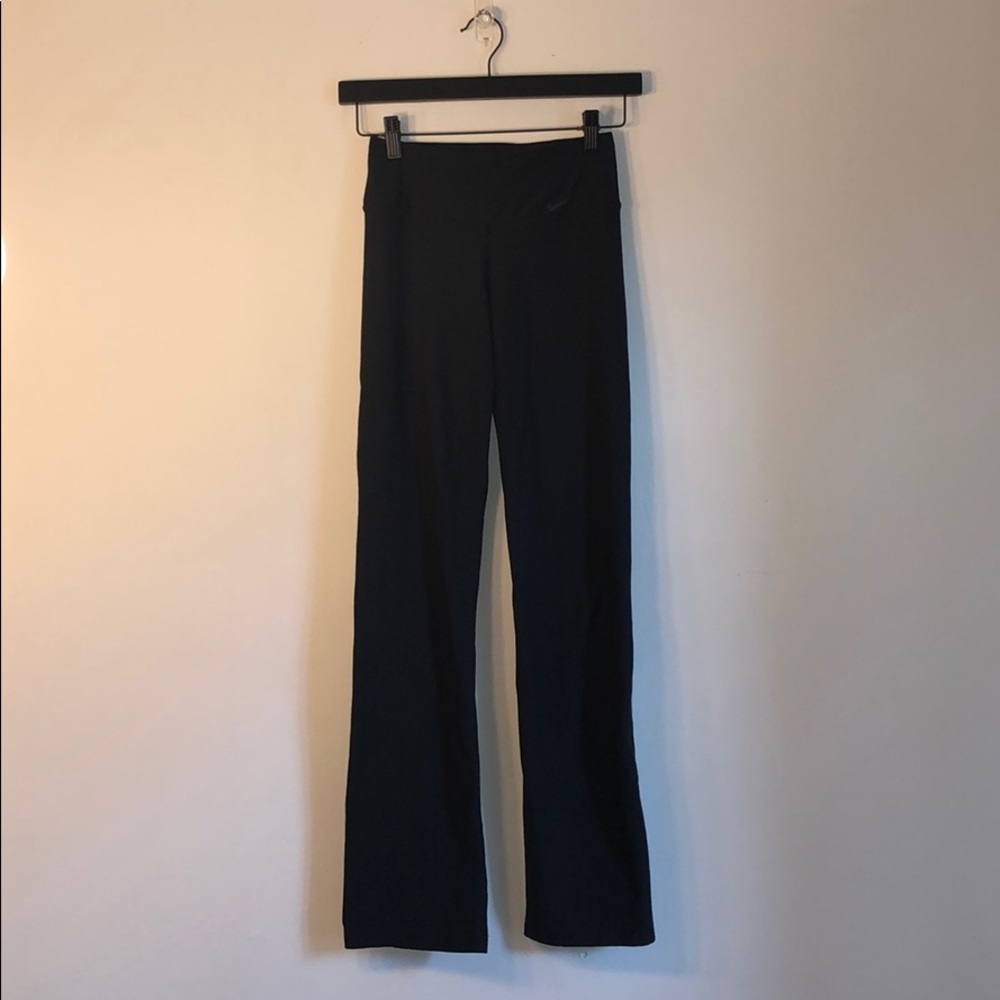NIKE black straight leg leggings